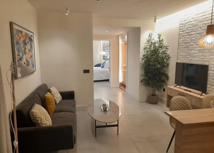 La Puerta De Boutique - Adults Recommended