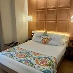 La Puerta De Boutique - Adults Recommended