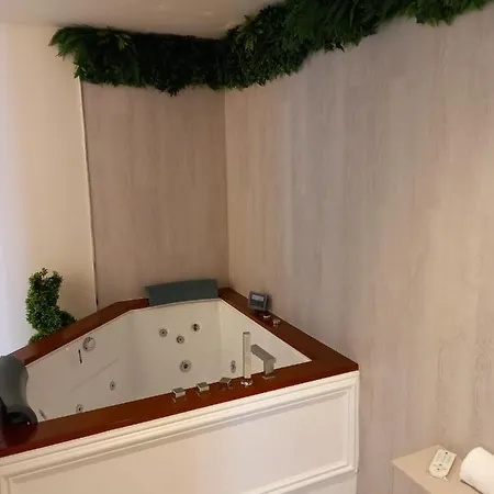 La Puerta De Boutique - Adults Recommended