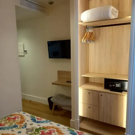 La Puerta De Boutique - Adults Recommended