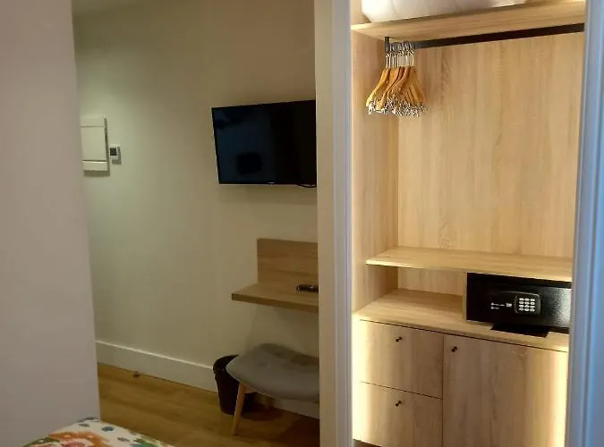 La Puerta De Boutique - Adults Recommended